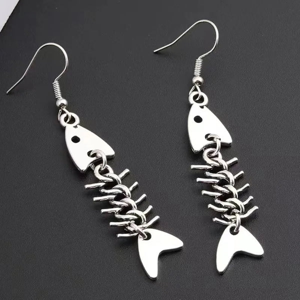 Boucles d'oreilles tendance faites à la main, design simple, motif arête de poisson couleur argent vieilli.