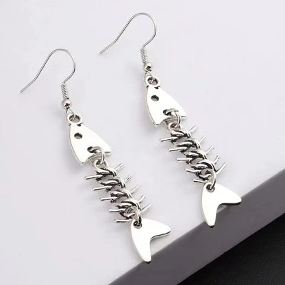 Boucles d'oreilles tendance faites à la main, design simple, motif arête de poisson couleur argent vieilli.