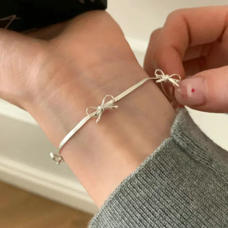 Joli bracelet tendance avec nœud