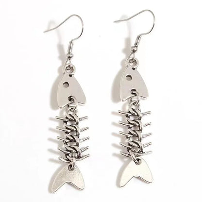 Boucles d'oreilles tendance faites à la main, design simple, motif arête de poisson couleur argent vieilli.