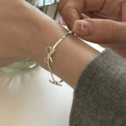 Joli bracelet tendance avec nœud
