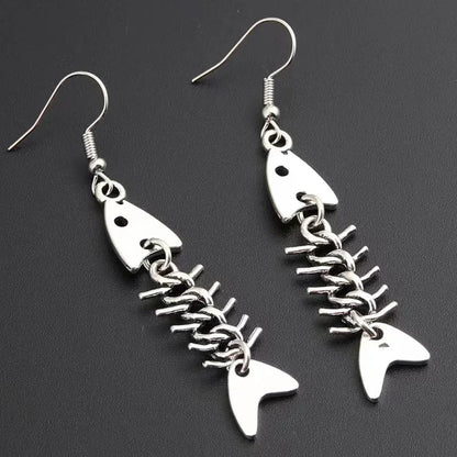 Boucles d'oreilles tendance faites à la main, design simple, motif arête de poisson couleur argent vieilli.