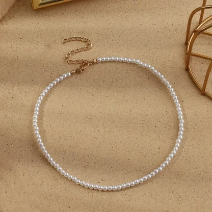 Nouveau collier chaîne simple en perles d'eau douce d'imitation